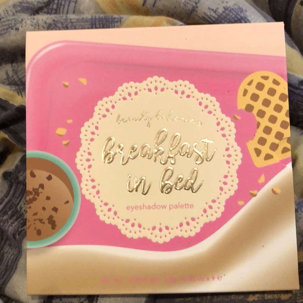 Breakfast in bed eyeshadow palate
